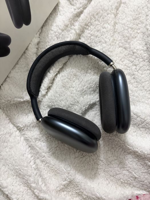 Продам AirPods Max синего цвета б/у