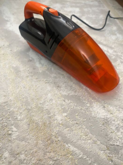 Автомобильный пылесос Phantom PH2001.