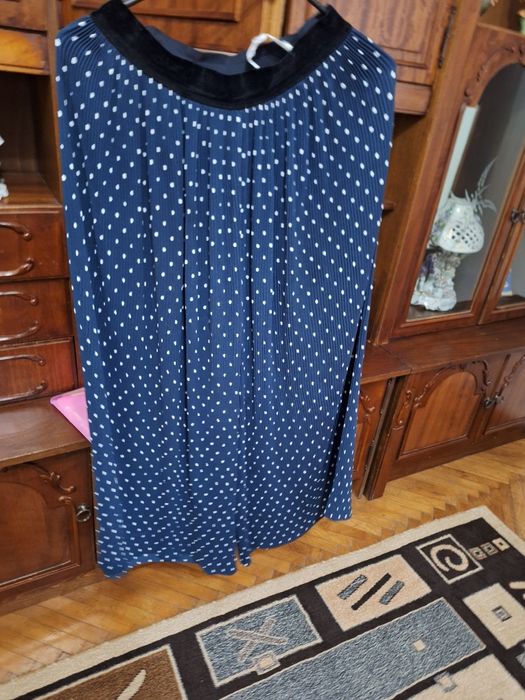 Vând pantaloni se catifea tip salvării pana la genunchi,  fusta panta