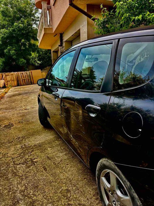 Продавам Honda Jazz