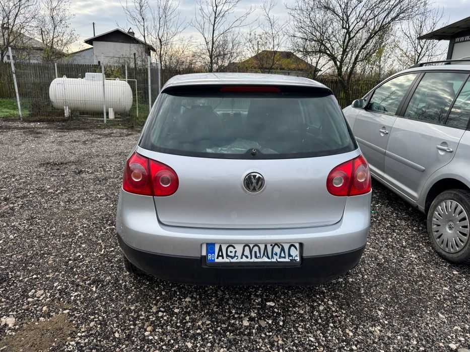 Vând golf 5 1.6Benzina