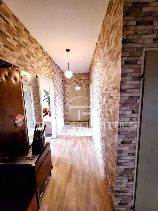 Тристаен апартамент в Центъра