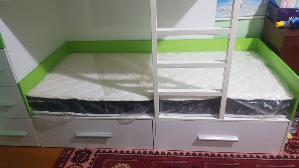 Кровать двух ярусная