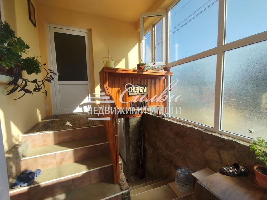 Самостоятелна ТУХЛЕНА къща на ПЛОЧА - с.Хан Крум