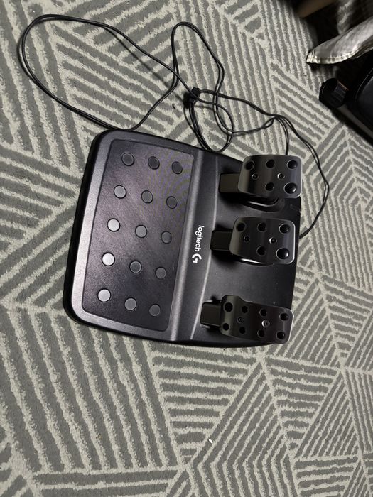 Volan logitech g920 cu schimbator pentru pc/xbox foarte putin folosit