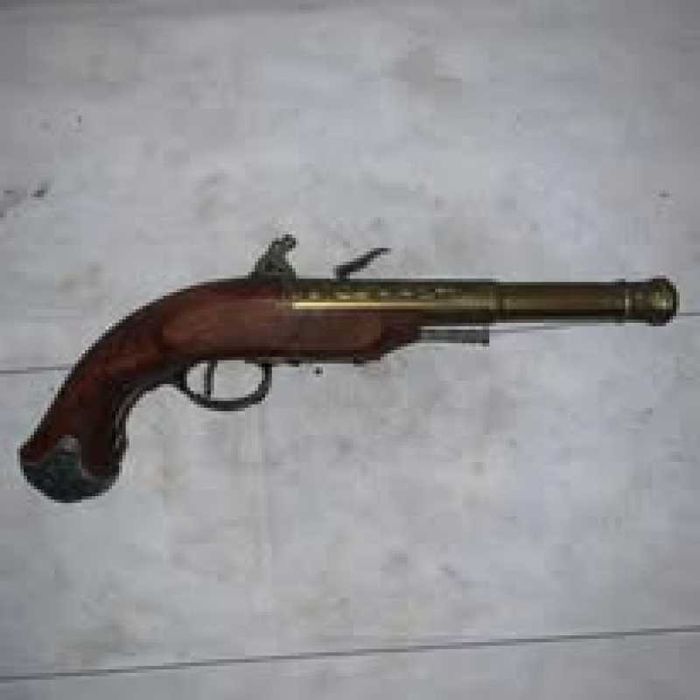 Panoply pistol pe suport de lemn