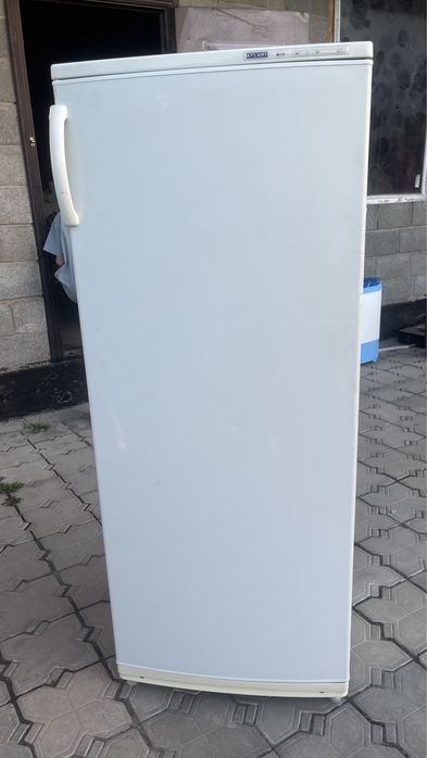 Indesit морозильник