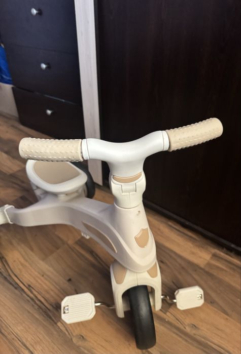 Триколка 4в1 бежов цвят