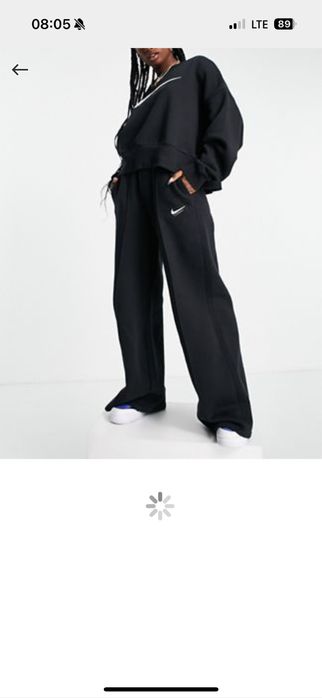 Pantaloni largi de trening nike