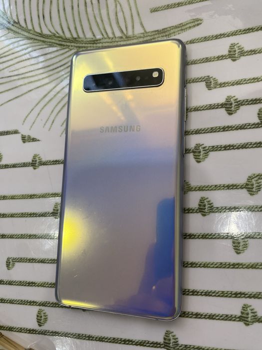 Самсунг S10 продам