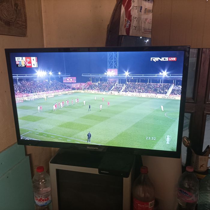 Продавам лед телевизор Самсунг 32 инча