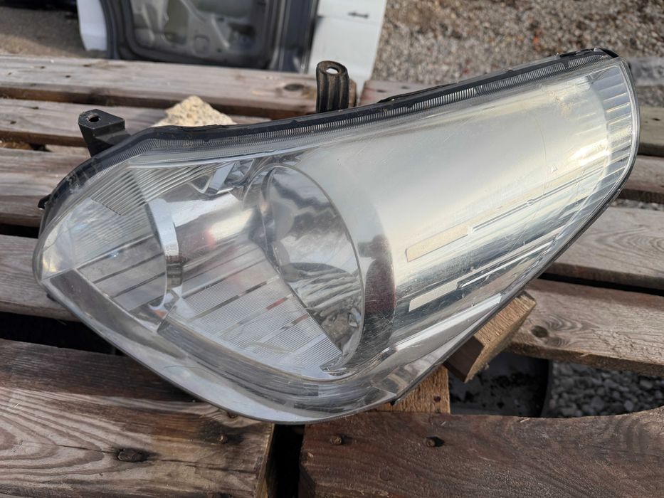 Фар Toyota Verso