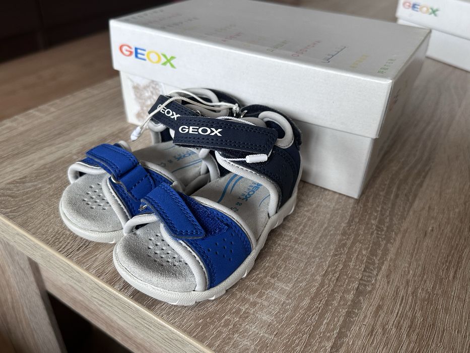 Бебешки обувки Geox, размер 19 и 20