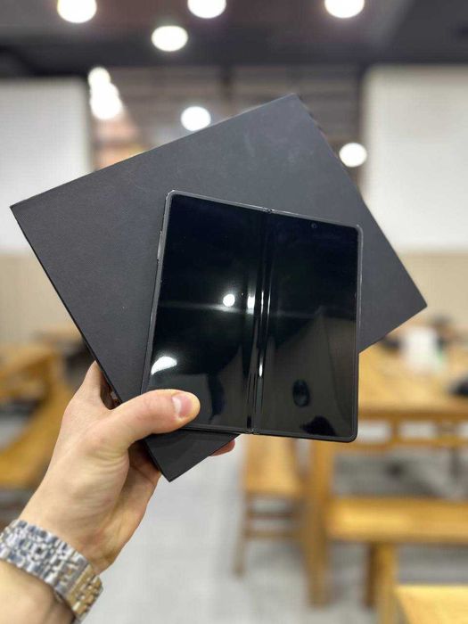 Продам свой  Honor Magic V2