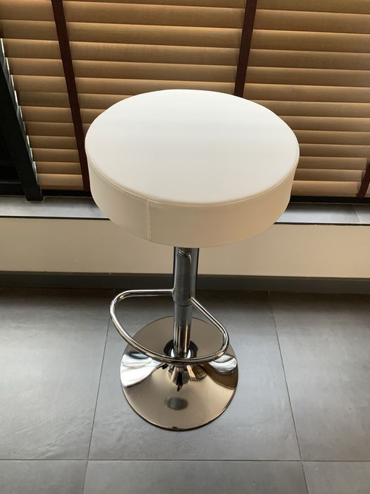 Бар Стол Киев  с 24м гаранция и безплатна доставка до офис