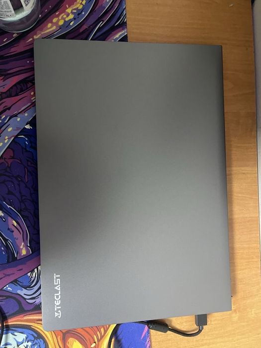 Ноутбук teclast в хорошом состояние