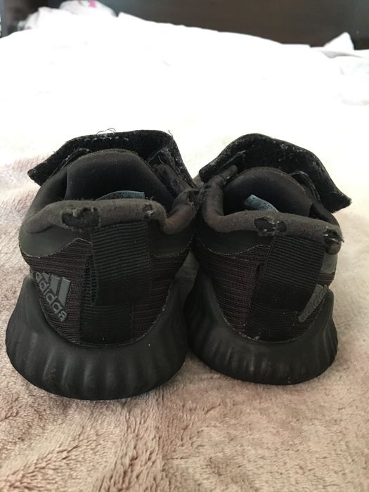 Маратонки Adidas 30 номер + подарък пантофи