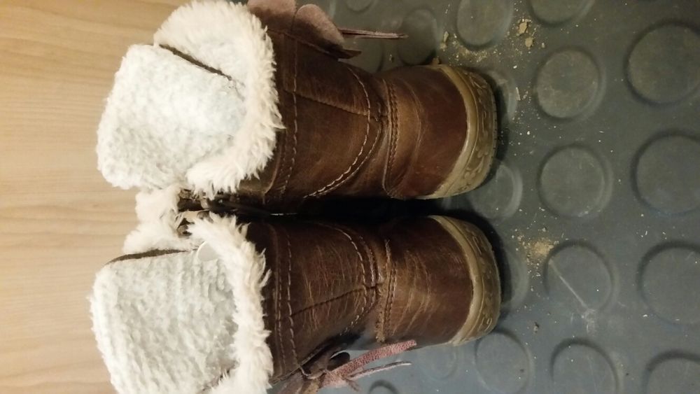 Обувки и ботуши за момиче