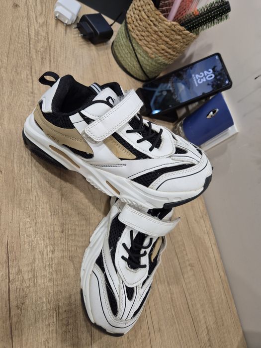 Кросовки на мальчика на весну.