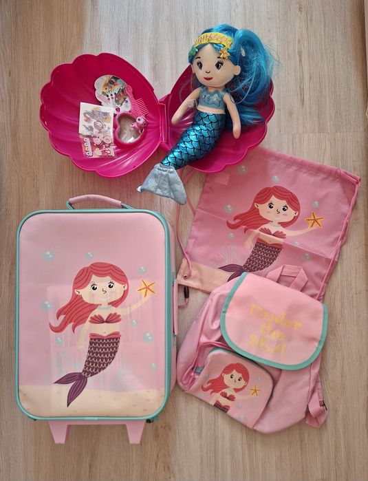 Детски куфар, раница, мешка и играчка русалка