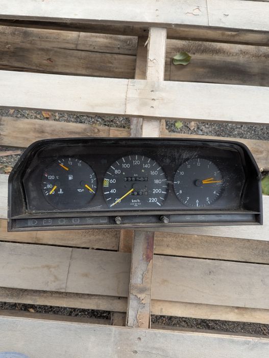 Запчасти Мерседес 190