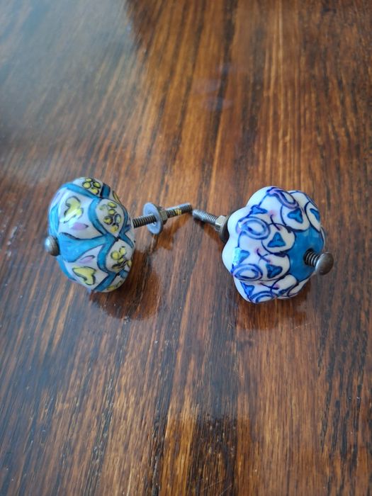 Дръжки за шкаф и др