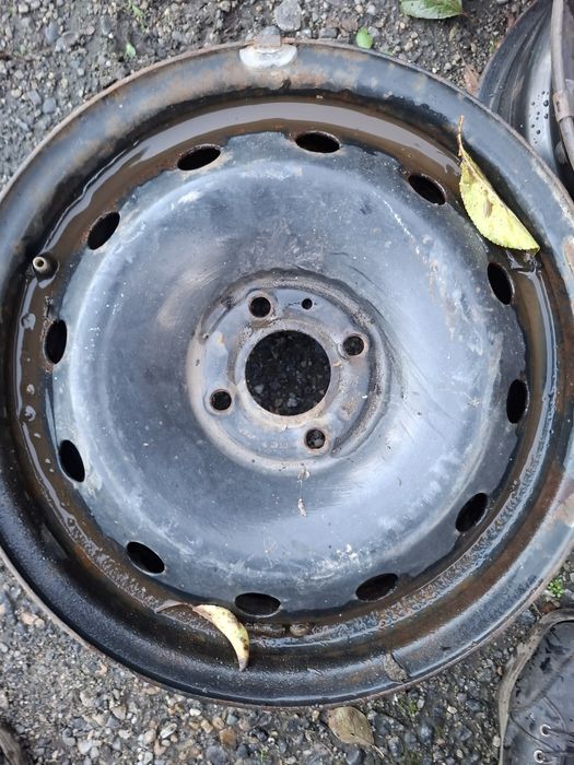 Vand 2 sau 4 jante R 15 dacia Logan bune fara defecte pret 65 lei buc