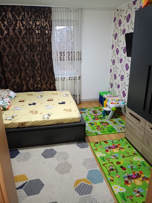 Vand sau schimb apart 3 camere  mobilat,cu aprt 4,5 camere