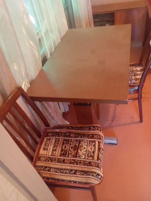 Продам обеденный стол