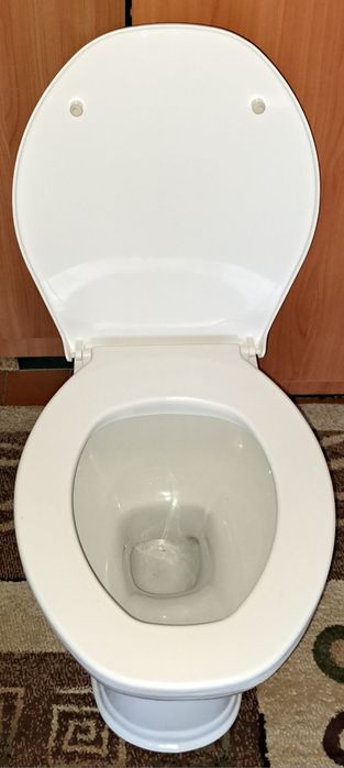 Унитаз без бачка на время ремонта б/у.