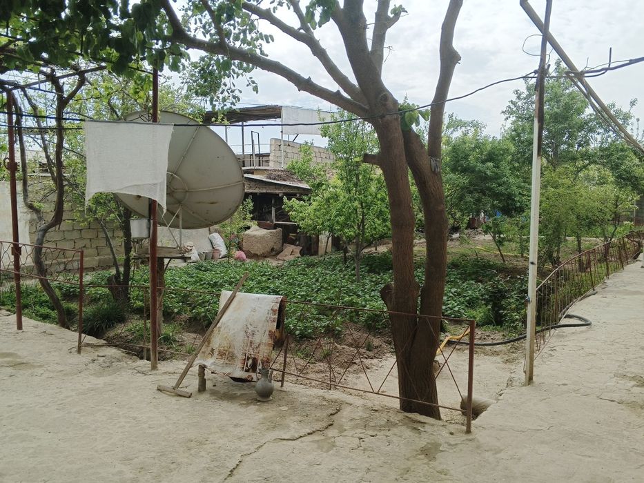 Uy srochna sotiladi 8xona, 8,5 sotix joy