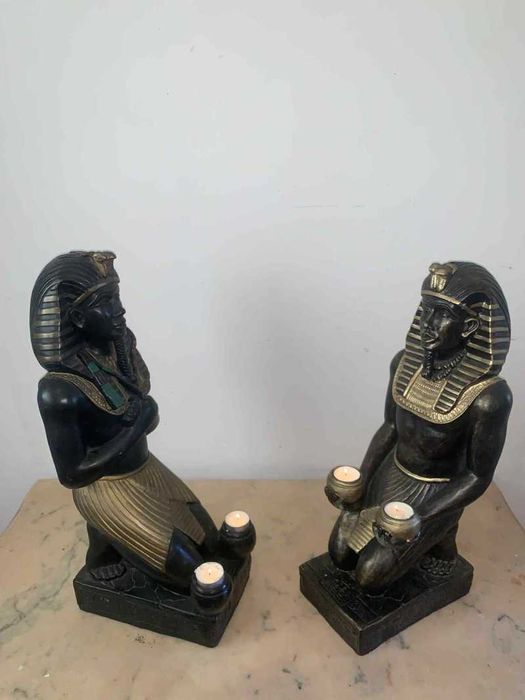 Masa cu doua statui tenta egipteana