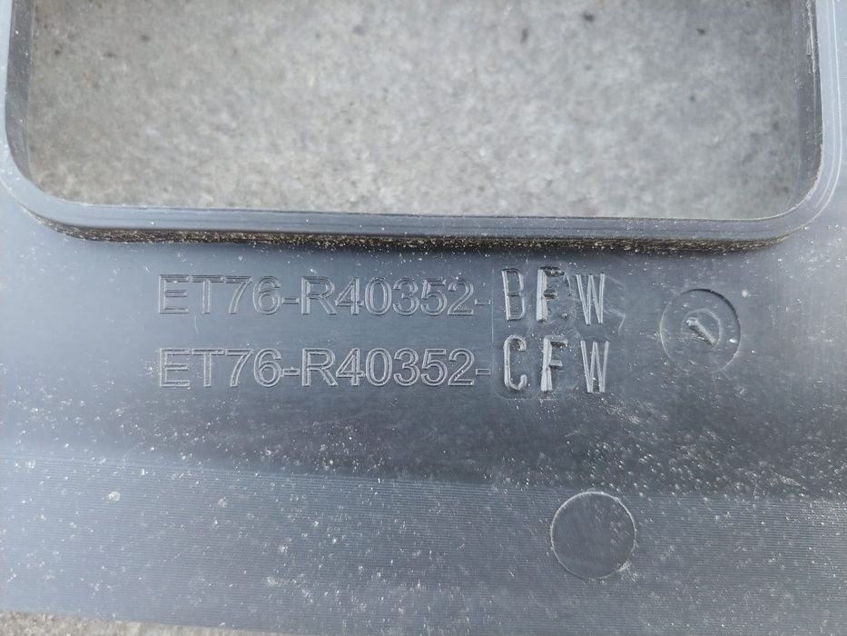 ornament podea usi spate  ford transit courier c4a  2022  et76-r40352-bf et76-r40352-cf