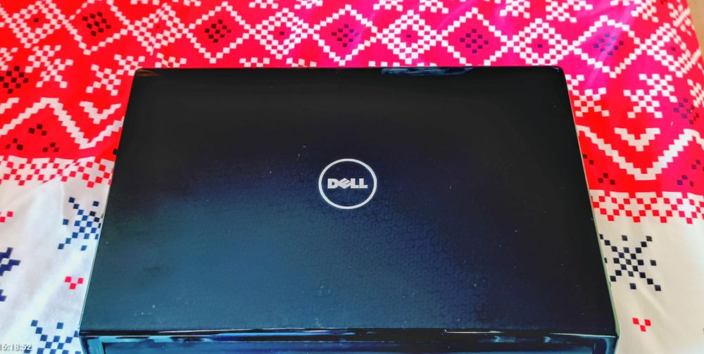 Лаптоп Dell Studio 1555