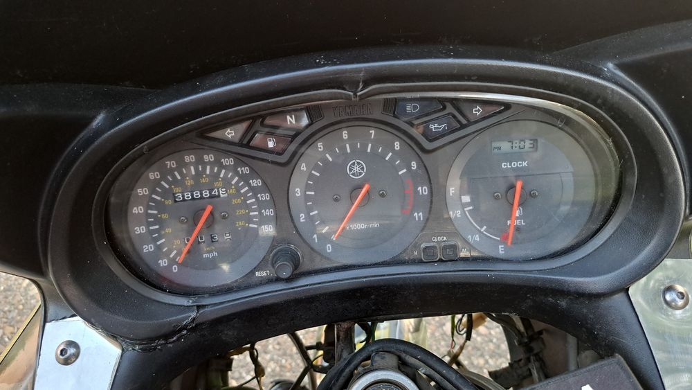 Motocicleta Yamaha 900 4km