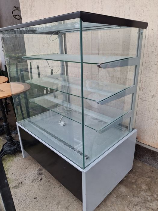 Витриный холодильник