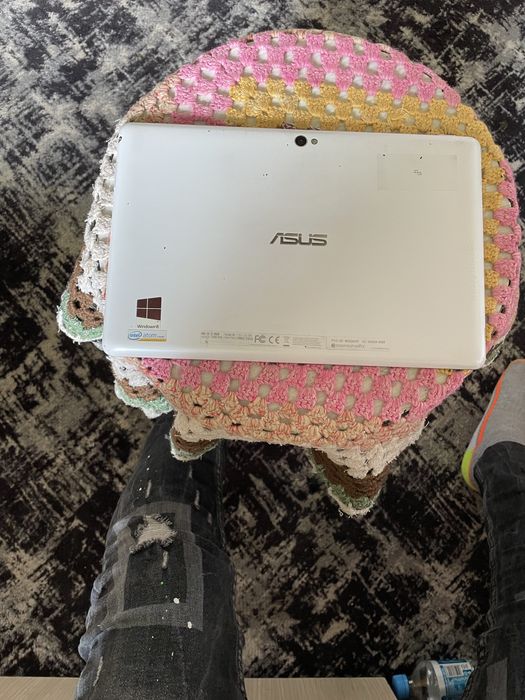 Vând tabletă asus cu windows 10 home