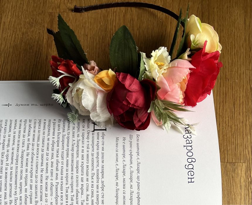 Диадема с цветя ,ръчна изработка.