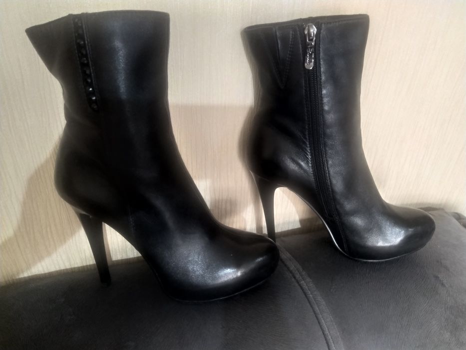 Сапожки женские.