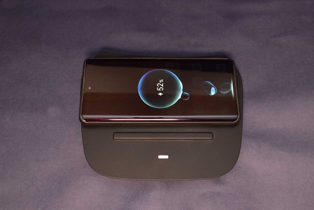 Безжично зарядно за кола за Hyundai santa fe/ wireless charging гр