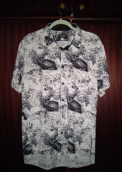 Спортно-елегантни мъжки ризи с щампирани надписи