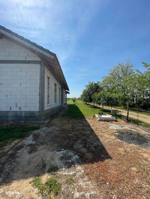 De vânzare – Casă nouă în roșu, sat Sârbi, comuna Sarbi (Bihor)