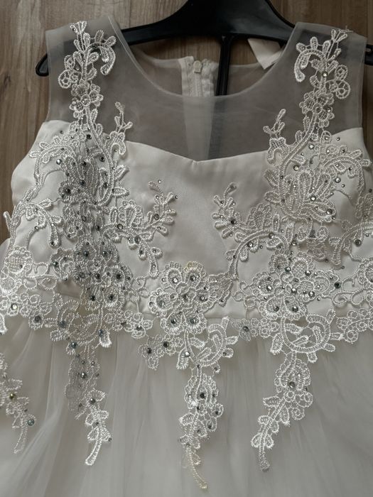 Продам ноаогодние платья