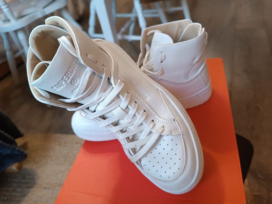 Нови кожени бели кецове SUPERDRY