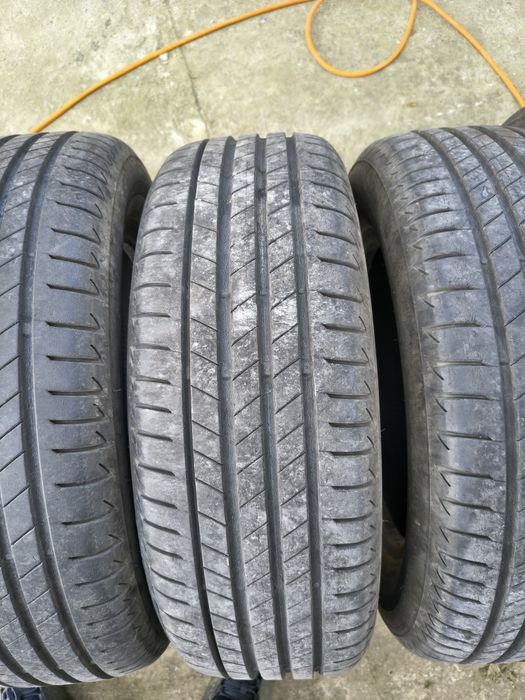 Vând 4 anvelope de vara  Bridgestone TuranzaT005, 185x65x15