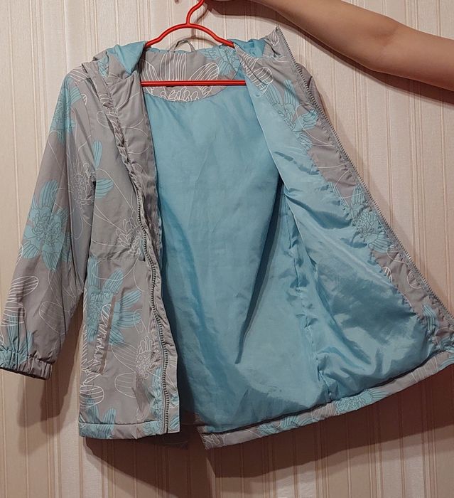 Куртка на девочку 8-9 лет