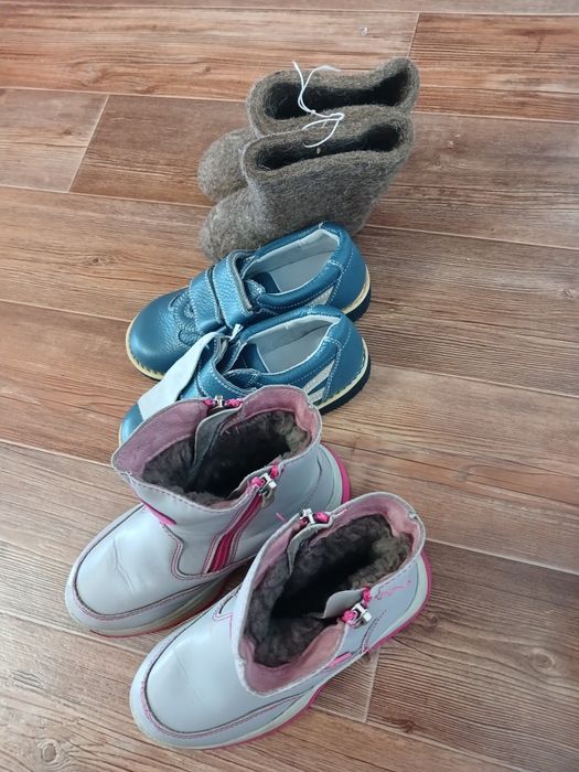 Продам детскую обувь