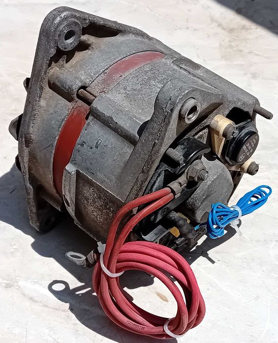 Алтернатор / генератор на фирмата Бош за лек автомобил.