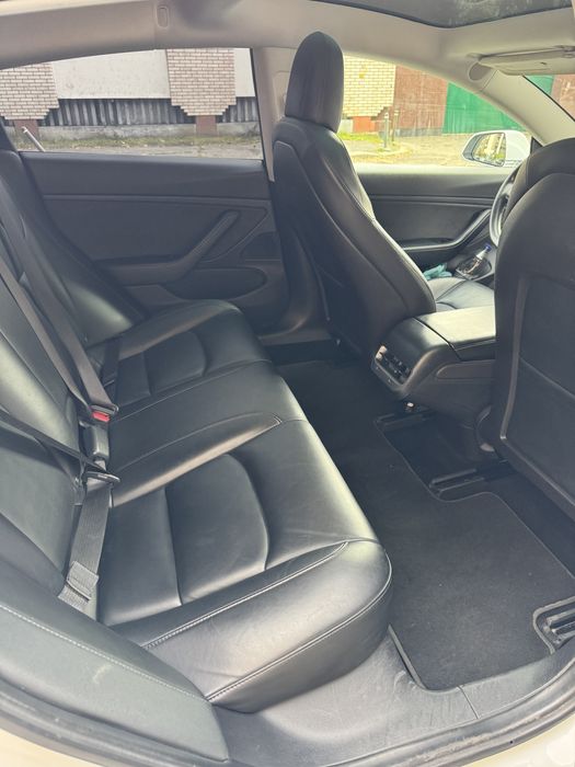 TESLA model 3  LONG RANGE DUAL MOTOR