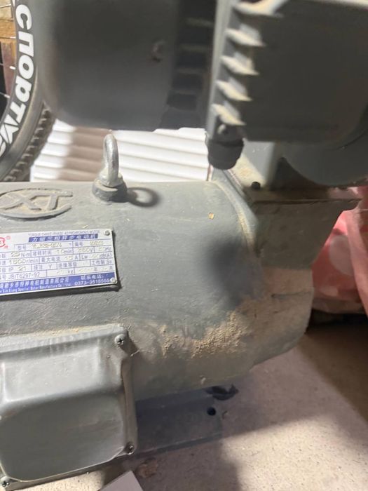 Трёхфазный мотор 380V с вентилятором (новый)